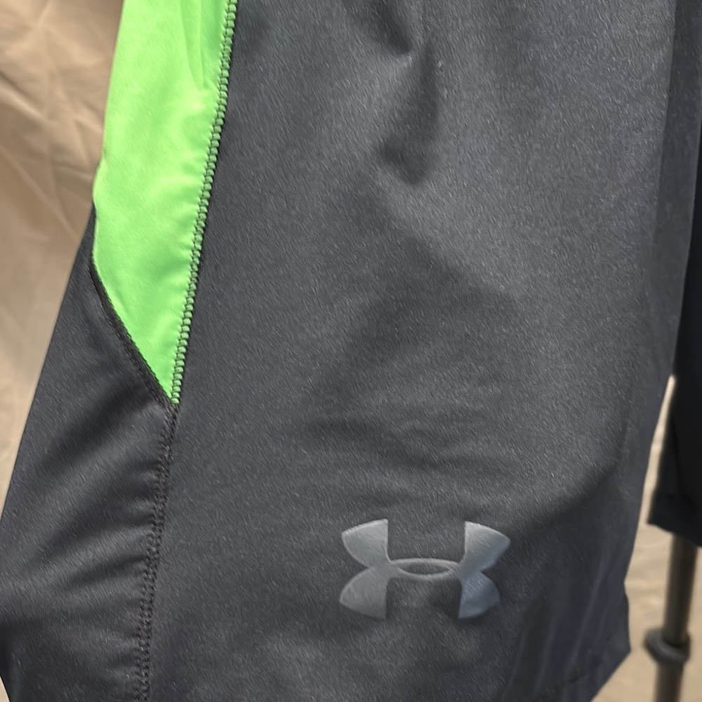 Under Armour Black and Green Athletic Shorts Lightweight Performance - Picture 3 of 5